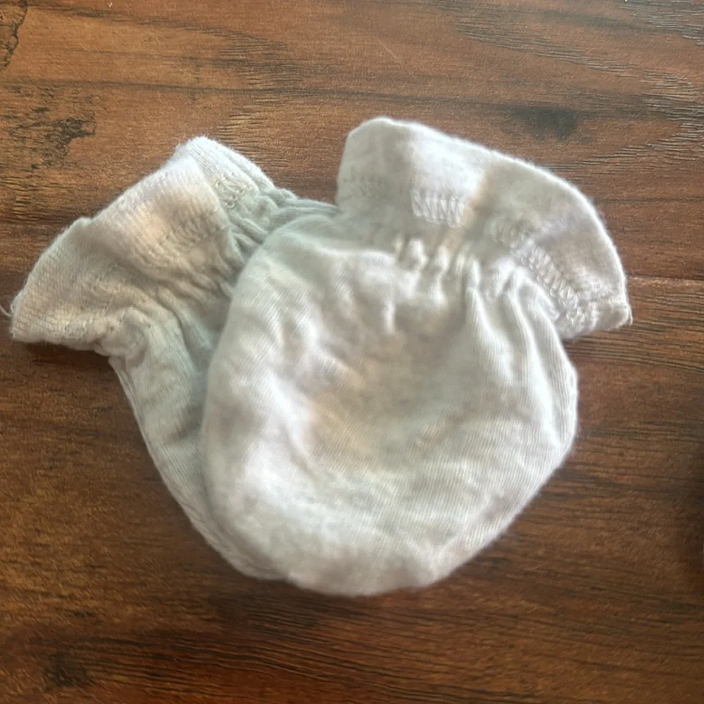 NWOT 8 pairs of no-scratch baby hand covers/mittens